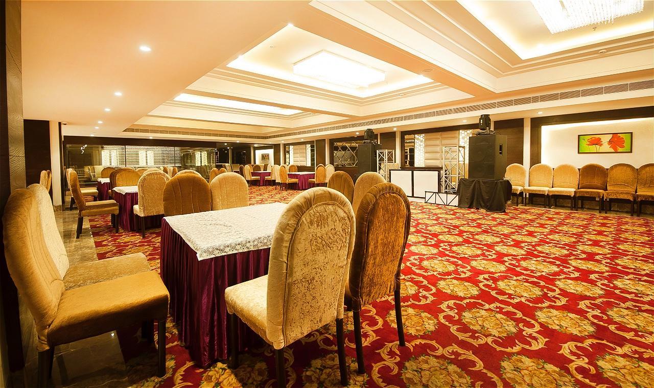 Отель The Palm Court Лудхиана Экстерьер фото