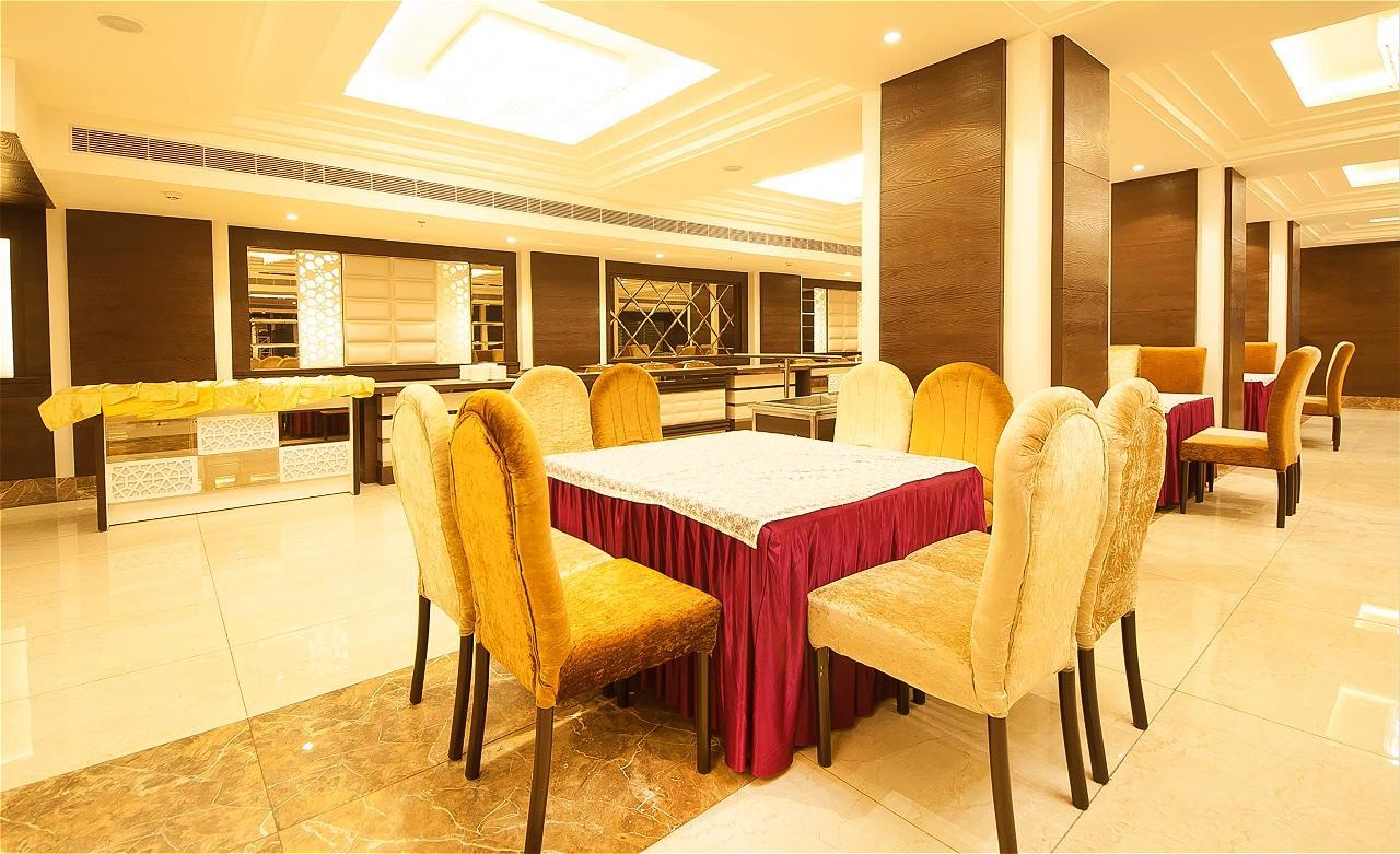Отель The Palm Court Лудхиана Экстерьер фото